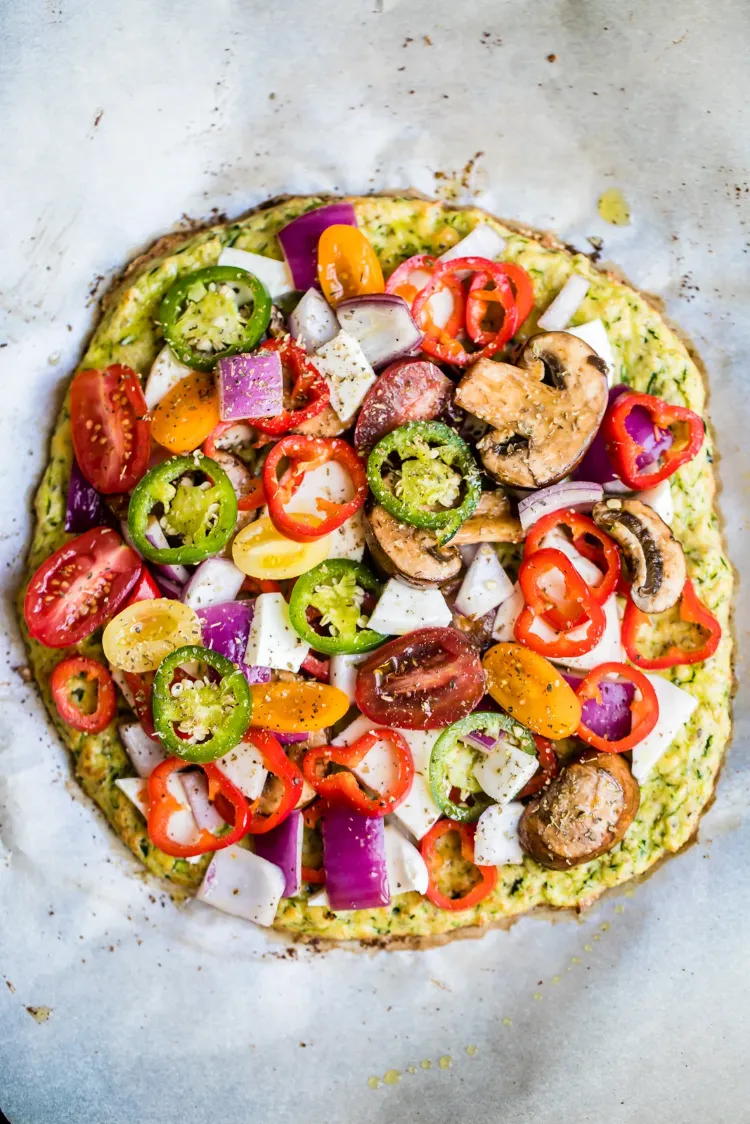 Low Carb Pizza mit Zucchini Pizzaboden 