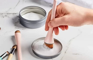 schminkpinsel reinigen mit wasser und schampoo