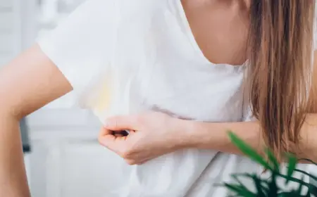 Schweißflecken entfernen Hausmittel gegen gelbe Flecken auf T-Shirt