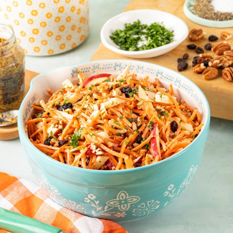 sommersalat mit karotten und walnüssen und zwiebeln selber machen