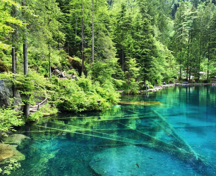Top Sehenswürdigkeiten in der Schweiz Blausee Sommerurlaub 2023