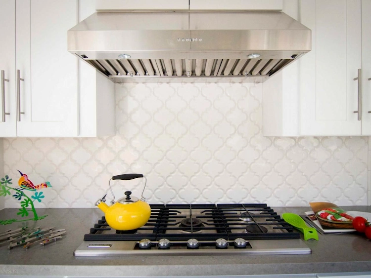 Was sollen Sie beachten, wenn Sie die Küchenfliesen reinigen?