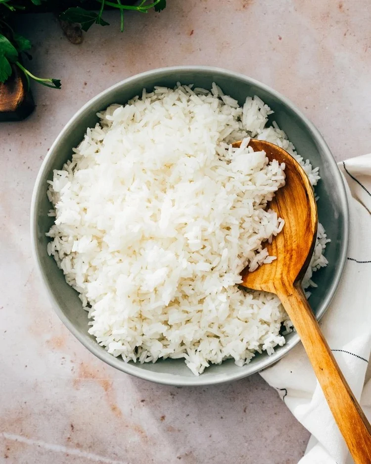 Wieder aufgewärmter Reis kann zu ernsthaften Magenproblemen führen