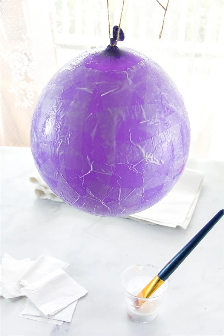 Anleitung Laterne basteln aus Luftballon Pappmaché