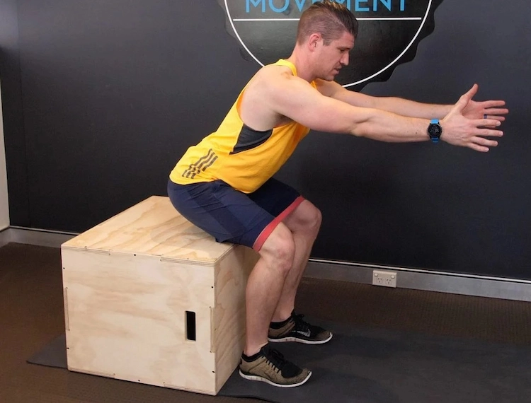 bei verletzungen oder mobilitätseinschränkungen box back squat als kniebeuge übung besser geeignet