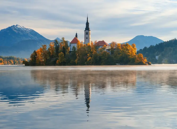 Bleder See in Slowenien besichtigen während der Herbstferien mit dem Auto