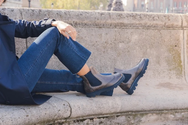 Das Geheimnis beim Stylen jeder Art von Jeans besteht darin, die richtigen Schuhe dazu zu wählen