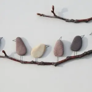 Dekoidee für Wand oder Papier - Zweig mit Vögeln aus Steinen