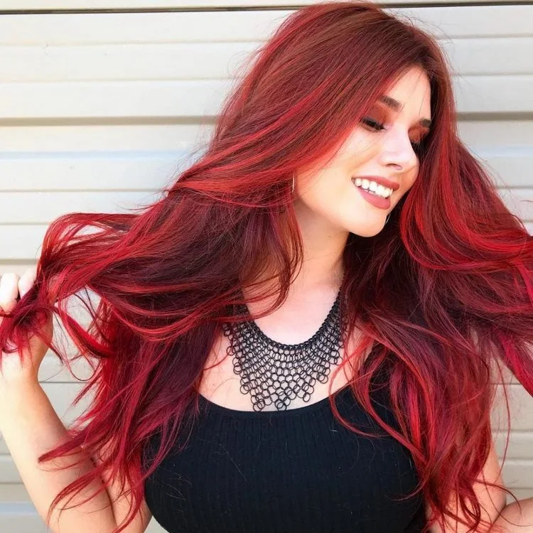 Flammendes Rot - Haarfarben-Trends 2023