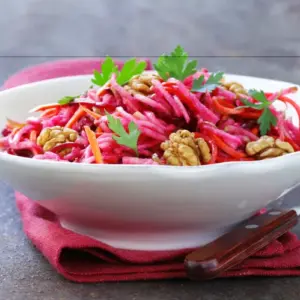 gesunde herbst salate ideen rote bete salat mit Äpfekn und walnüssen