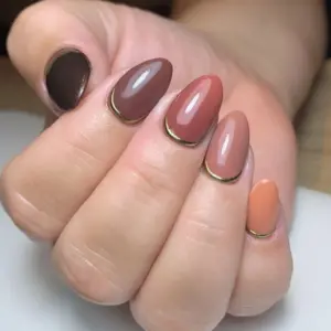 Herbstnägel für Frauen ab 50 - angesagte Farben und Designs