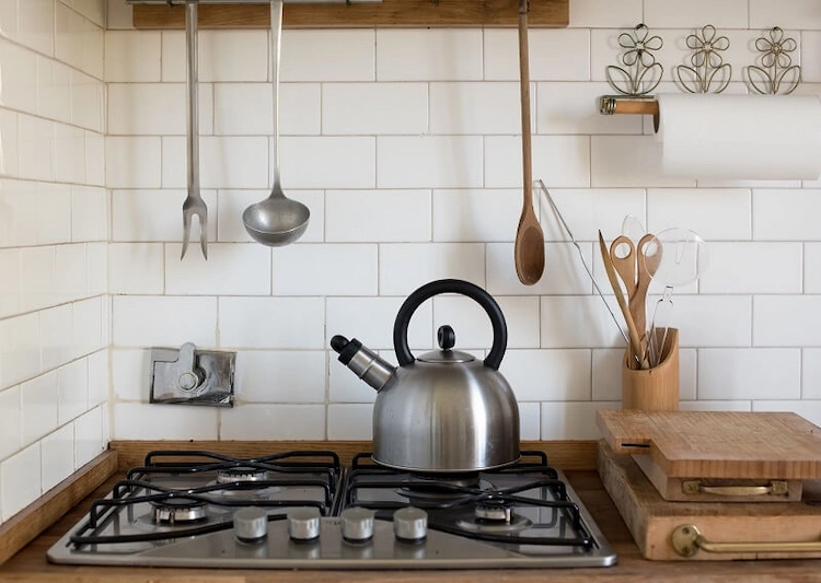 kleingeräte in der küche aus edelstahl reinigen hausmittel verwenden wie essig und backpulver ohne chemie