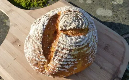 Kürbisbrot backen - Rezept für salziges Kürbisbrot mit frischer Hefe, das einfach zubereitet wird