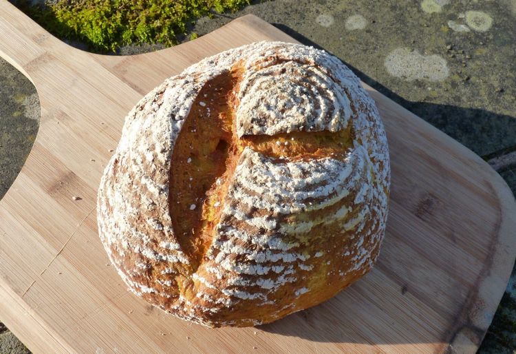 Kürbisbrot backen - Rezept für salziges Kürbisbrot mit frischer Hefe, das einfach zubereitet wird