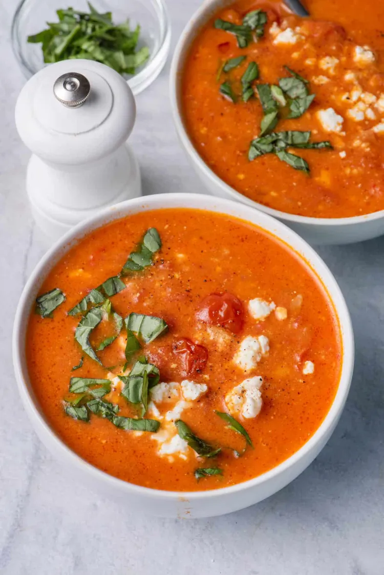 leichte cremesuppen zum abendessen griechische tomaten feta suppe
