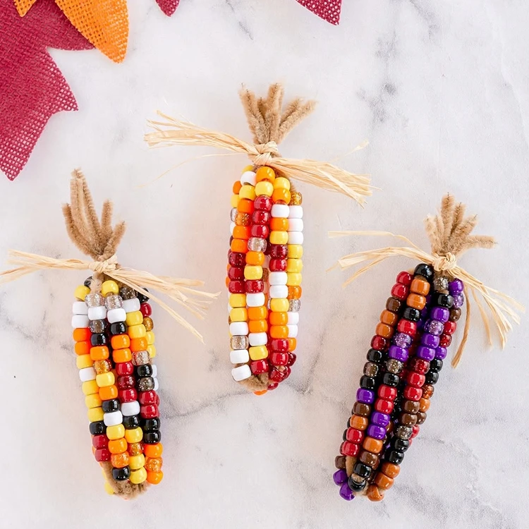 maiskolben basteln mit pfeifenputzern im herbst