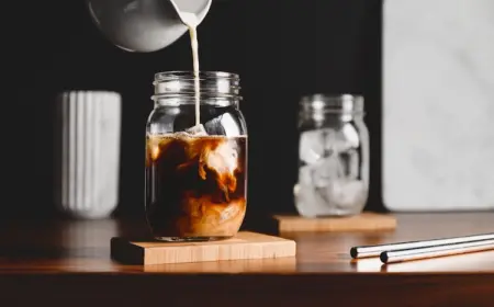 milch als beliebte zutat bei diversen zubereitungsmethoden wie eiskaffee