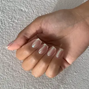 minimalistische nägel herbst 2023 glazed french nails nageltrend