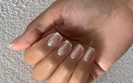 minimalistische nägel herbst 2023 glazed french nails nageltrend