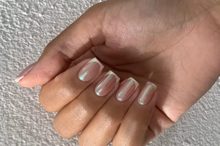 minimalistische nägel herbst 2023 glazed french nails nageltrend