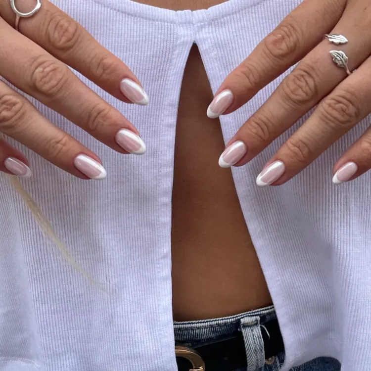 minimalistische nagdeldesigns bilder nageltrend glazed french nails
