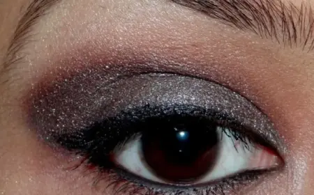 Smokey Eyes schminken - Anleitung mit Produkten aus der Drogerie