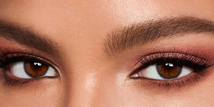 Smokey Eyes schminken - Vervollständigen Sie den Look mit Gel-Eyeliner und Mascara