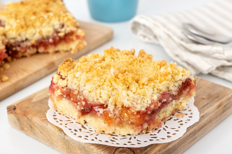 apfelkuchen mit marmelade und streusel