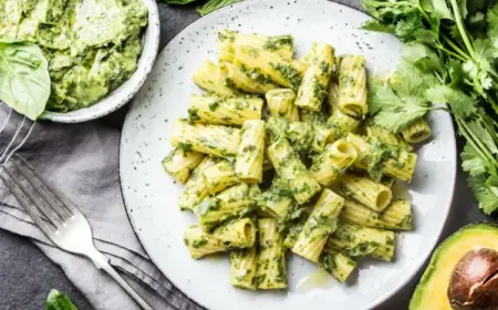 Avocado Lemon Pasta mit Rucola und Knoblauch selber machen