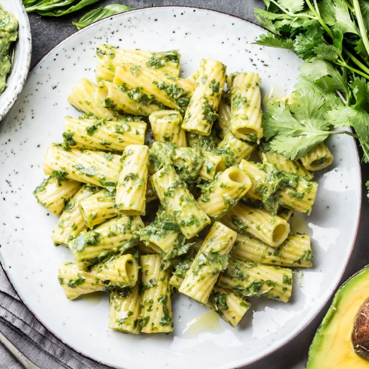 avocado lemon pasta mit rucola und knoblauch selber machen