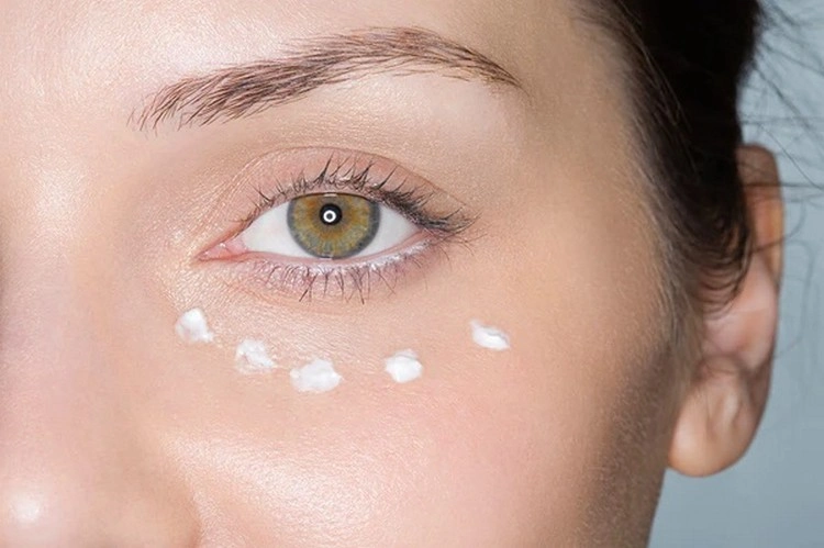 Bevor Make up - Besorgen Sie Ihre Augenpartie mit Feuchtigkeit