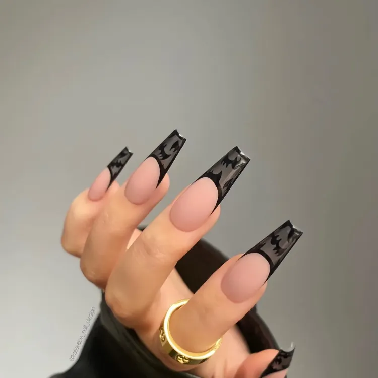black french nails bilder halloween nägel 2023