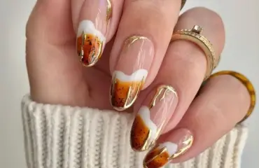 elegante pumpkin spice ombre nails mit goldenen akzenten