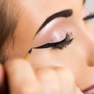 eyeliner richtig auftragen tipps augen make up fehler