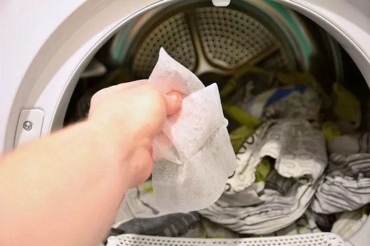 hack mit desinfektionstuch in der waschmaschine anwenden bevor taschentuch mitgewaschen wird