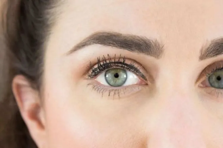 häufige eyeliner fehler augen make up hacks lidstrich ziehen tipps