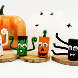 Halloween-Monster mit Pfeifeputzer und Weinkorken selber machen