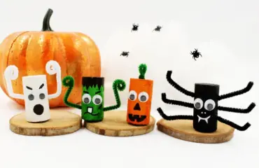 Halloween-Monster mit Pfeifeputzer und Weinkorken selber machen