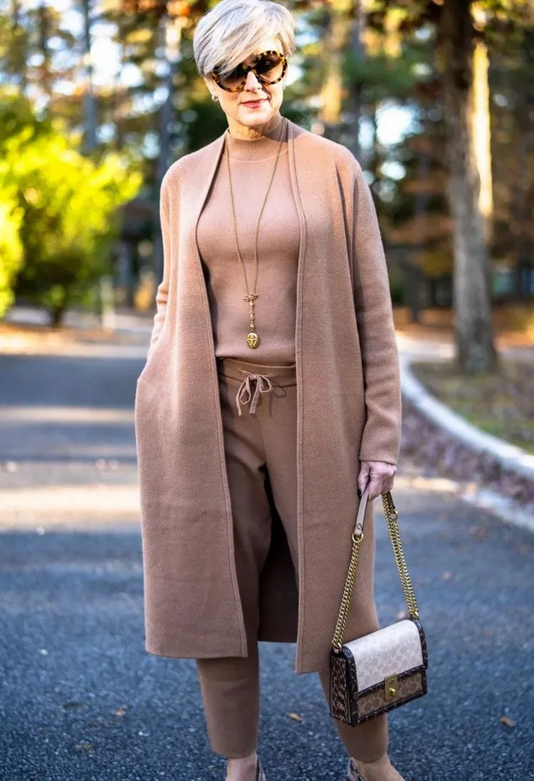 Herbst-Outfits für 60-jährige Frauen - Klassische Strickwaren