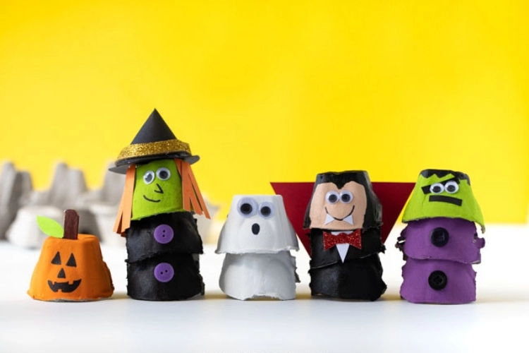 Herbstdeko mit Eikartons lustige Figuren mit Kindern basteln