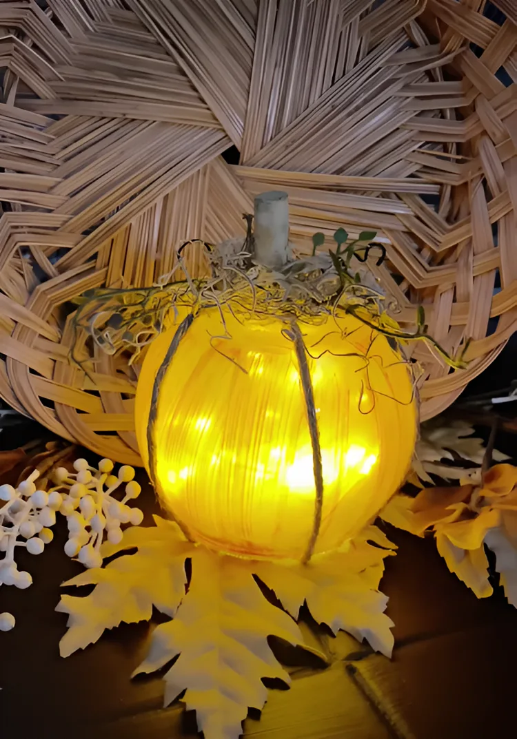 Laterne aus Glas basteln im Herbst: 3 schöne Deko-Ideen
