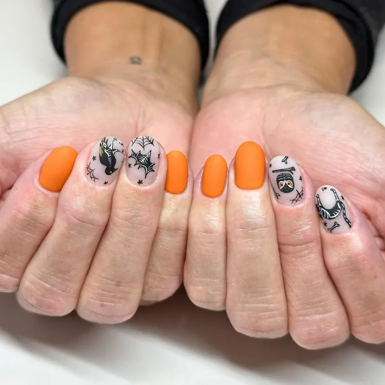 minimalistische halloween nails für kurze nägel nagelfarben herbst 2023