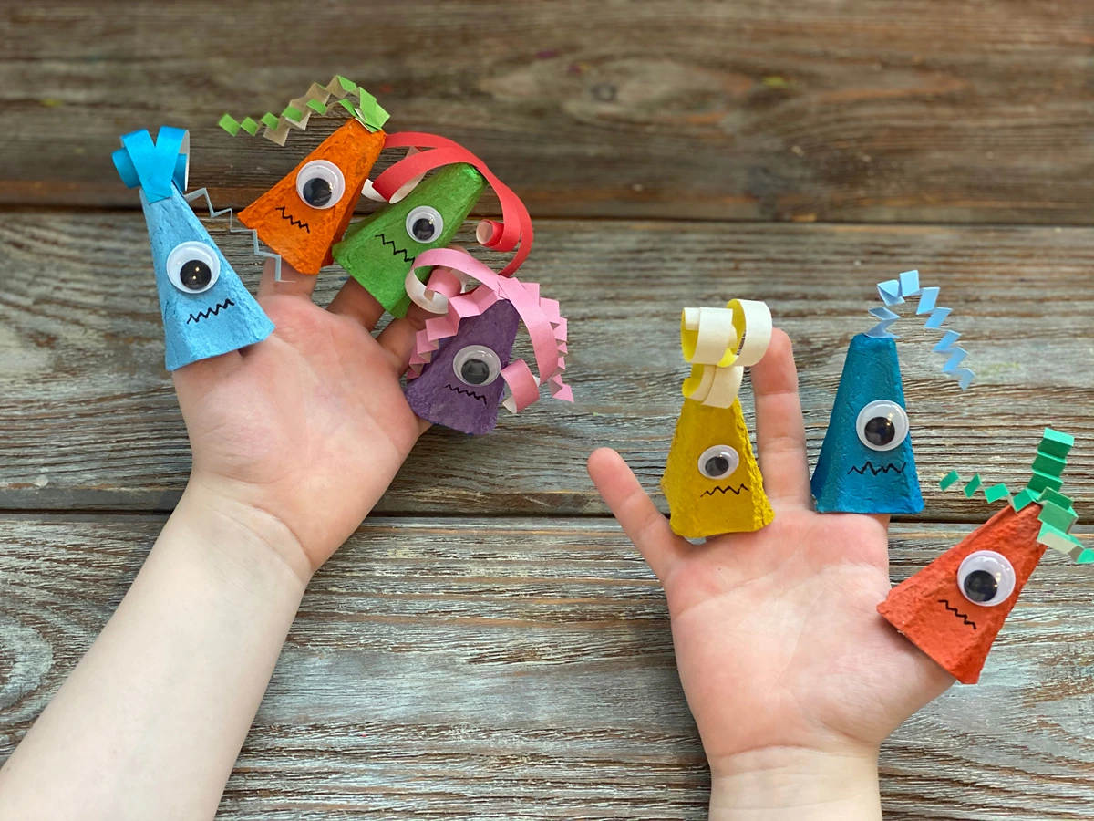 Monster-Fingerpuppen basteln mit Eierkarton zu Halloween