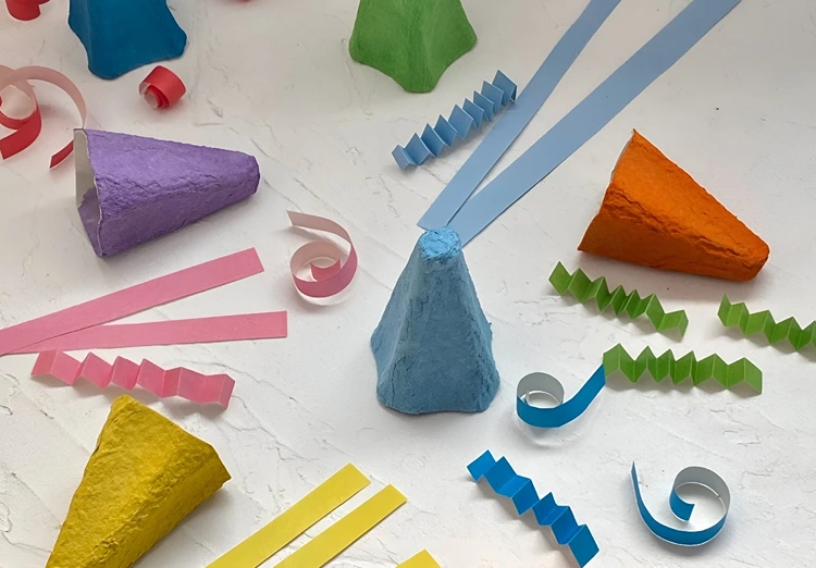 Papierstreifen für lustiges Monster-Haar zuschneiden und festkleben