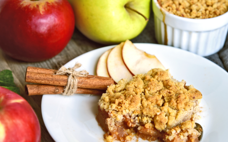saftiger apfelkuchen vom blech mit streusel und zimt