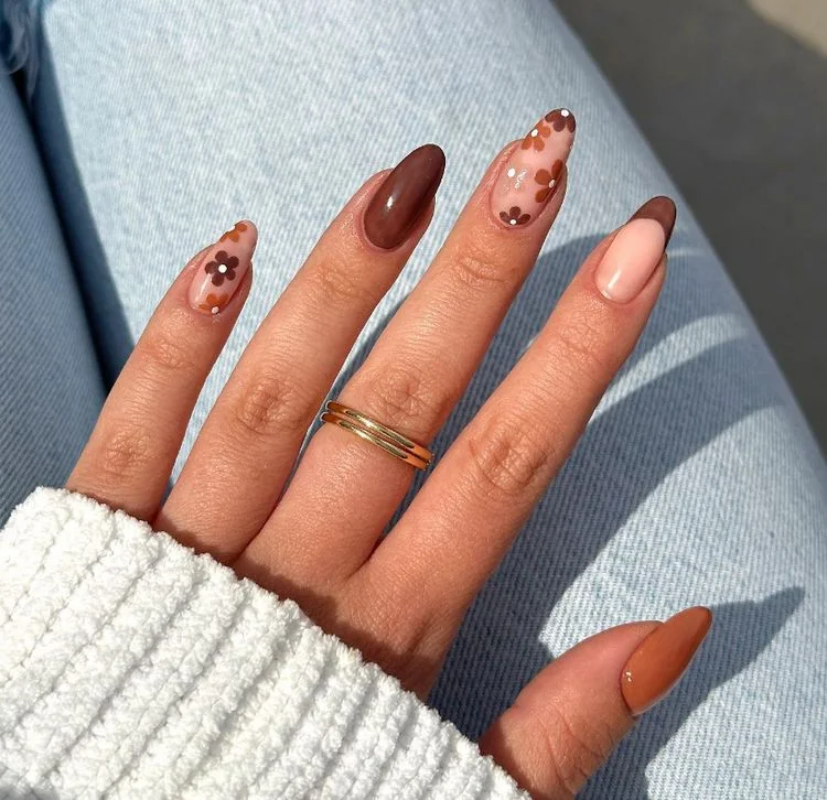 schöne, elegante blumen nagelkunst