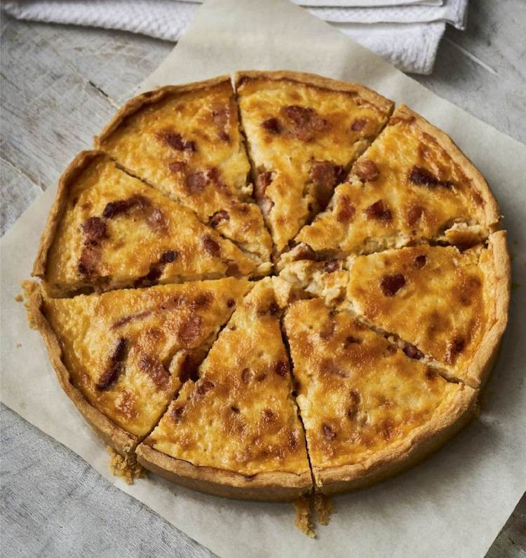 Zwiebelkuchen mit Mürbeteig einfach zubereiten