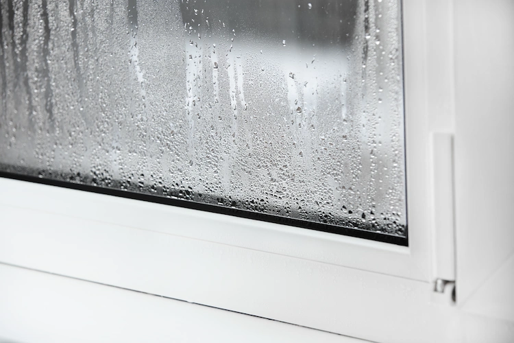 häufige kondenswasserbildung bei kunststofffensterrahmen in kalten perioden