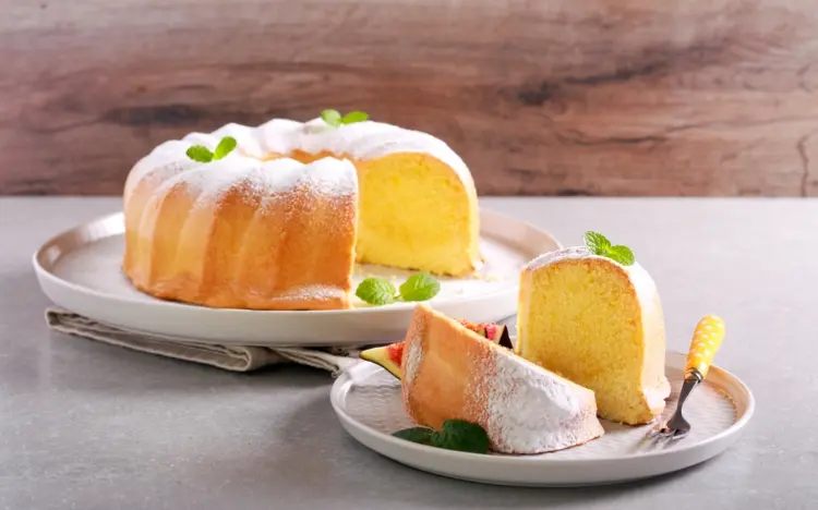 joghurt schüttelkuchen backen mit vanille in der gugelhupfform