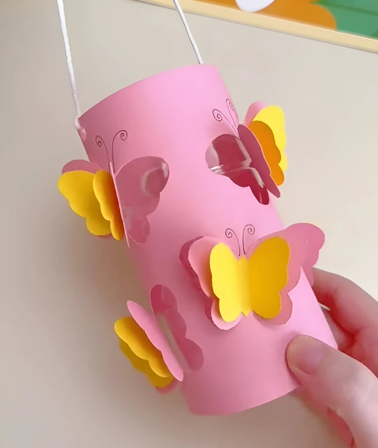 Laterne basteln für Mädchen mit Vorlage für Schmetterlinge